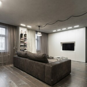 wohnzimmer-einrichtting-industriell-chic-holzboden-deckenleuchten-beton-optik