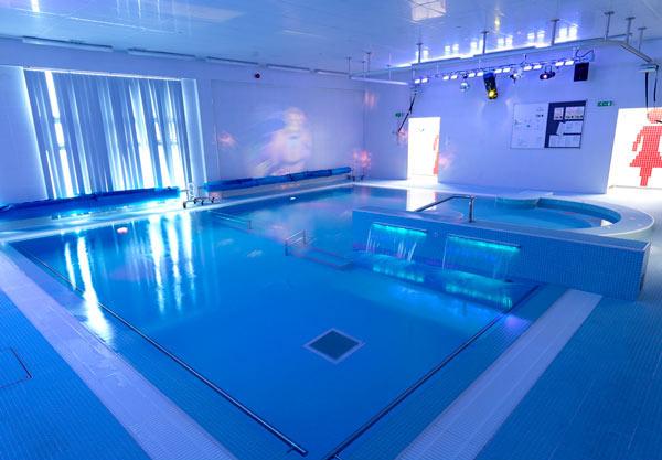 16-hell-licht-swimming-pool-blau