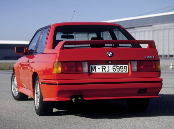 Karosserie-Reifenwechsel-FElgen-BMW- M3- E30