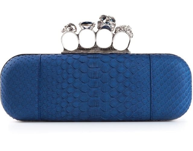 ALEXANDER-MCQUEEN-clutch-langgestreckt-marine-blau-schlagring-totenkopf