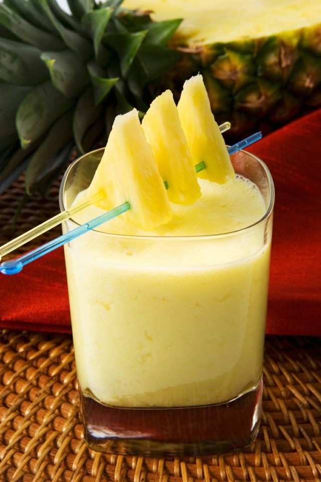 Ananas-Stücke-Cocktailsticks-Getränk