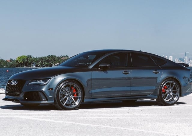 Audi-RS7-metallic-fern-seiten-bild