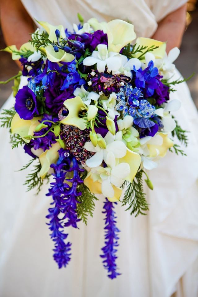 Standesamtstrauß-Brautstrauß Ideen für kirchliche Trauung-blaue Blüten schick