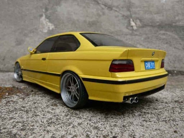 BMW-E36-m3-gelb-hinten-schein-werfer