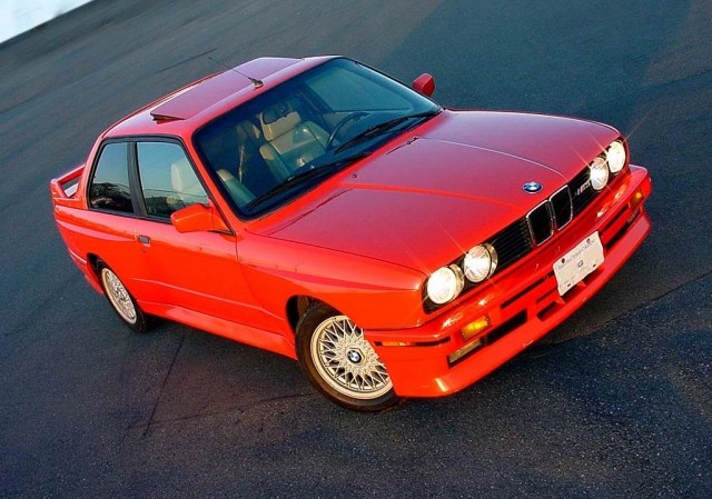 BMW-M3-E30-luft-bild-rot-seite