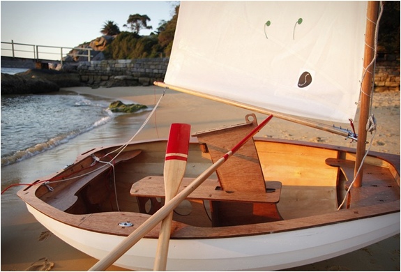 Ruder-Holz-weißes-Boot-Ruderboot