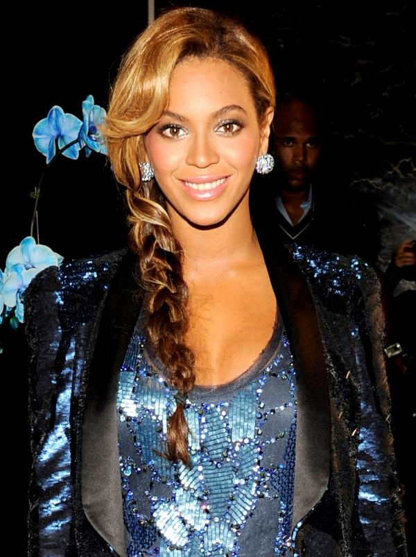 Beyonce Knowles Frisuren-langer zopf seitlich geflochten-pony gewellt