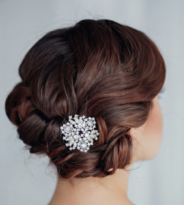 Haarschmuck-Blume-Haarklammer-dunkel-braune-Haare-Hochzeitsschmuck
