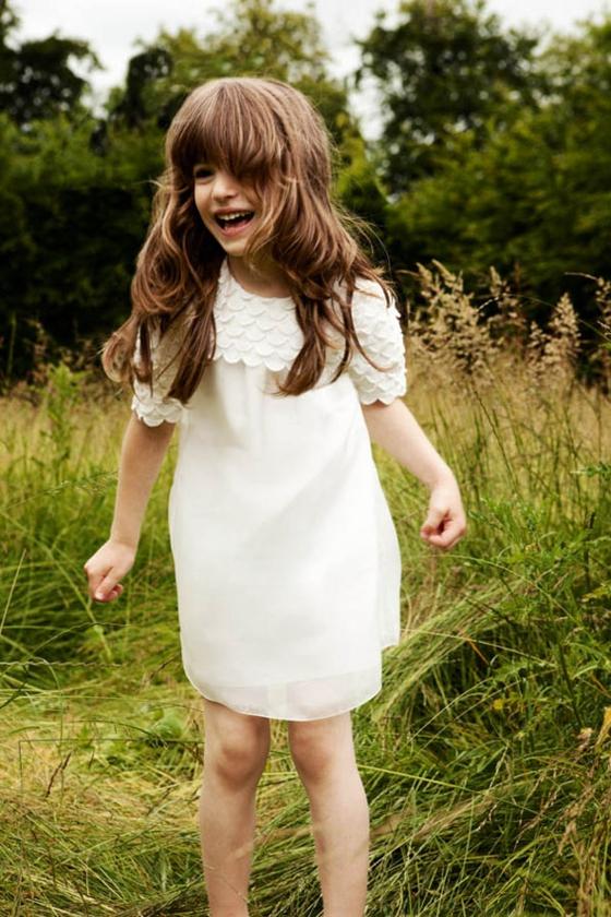 Rüschen-Motiven-weißes-Kleid-Mode-für-Mädchen