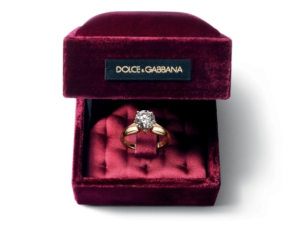 Damen-Kollektion-2014-dolce-and-gabbana-diamenten-ring-vergoldet