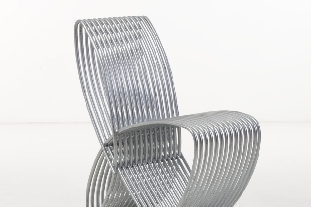 Design-Stuhl-Modrava-bequem-ergonomischer-Sitz