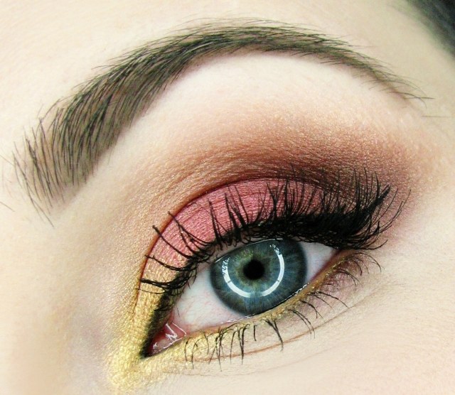 Edel-Make-up-Eyeshadow-Rosé-Bronze-Außenwinkel