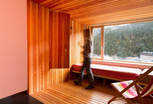 Einbauschrank-Holzwand-verkleidung-Loft-Navacerrada-Wohnbox
