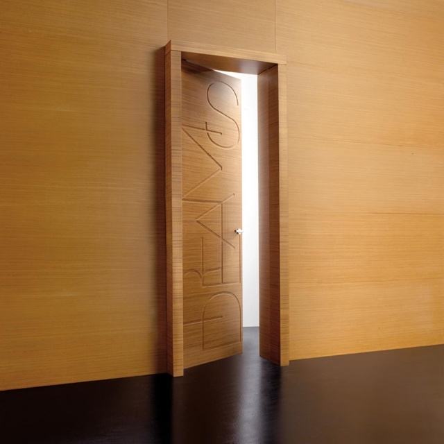 Einmalige-Design-Innentüren-aus-Holz-Graffiti-Kollektion-porta-words-dreams