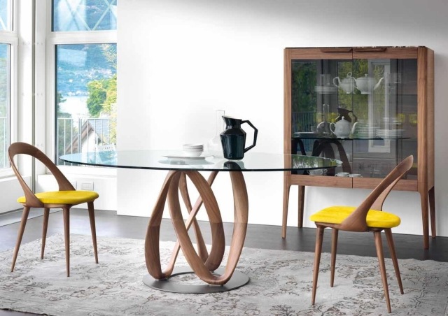 Ester-Stühle-Glastisch-mit-Holzfuß-dekorativ-infinity-ellittico