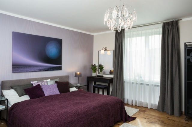 Schlafzimmer Lavendel Wandfarbe Brombeeren Bettdecke