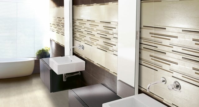 Badezimmer gestalten modern rechteckig geometrische Motive Mokka Farbe