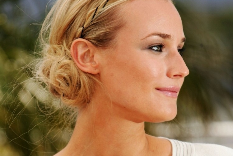 Frisur mit Haarklammern