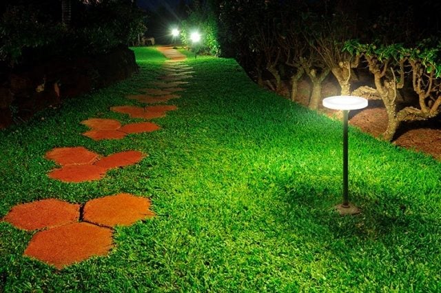 Gartenbeleuchtung LED-PMMA Strahler mit Erdspieß-rund -Gartenwege Trittsteine ausleuchten