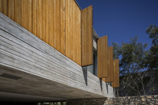 Fassade Holz Jalousien Sicht Sonnenschutz Beton