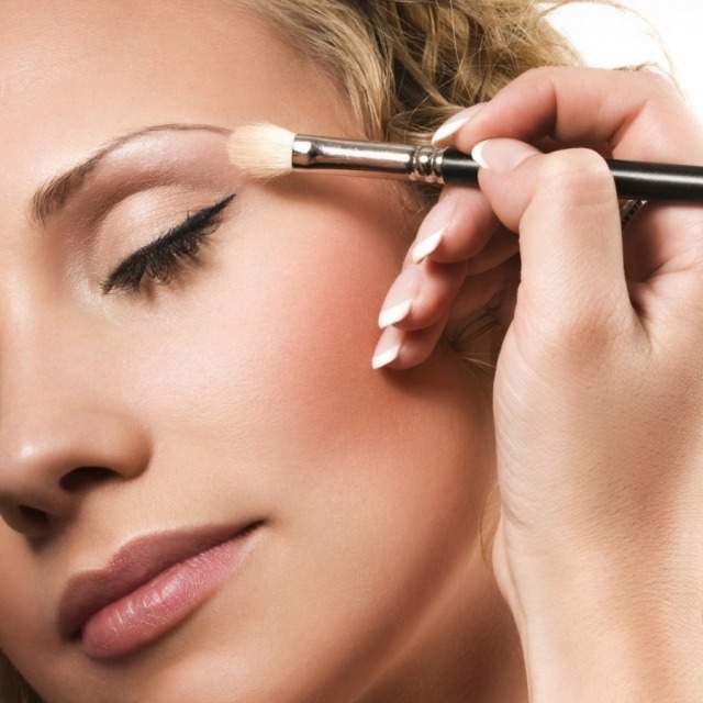 Make-up-schminken-Highlighter-Hautpflege
