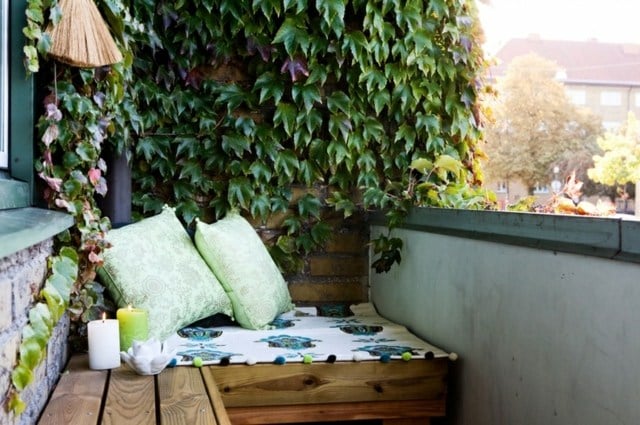 Balkon Holz Sitzbank Garten Efeu immergrün