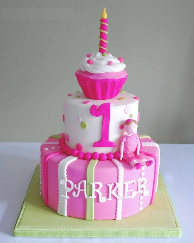 Kuchen Geburtstagstorte rosa Mädchen Ideen originelle Form