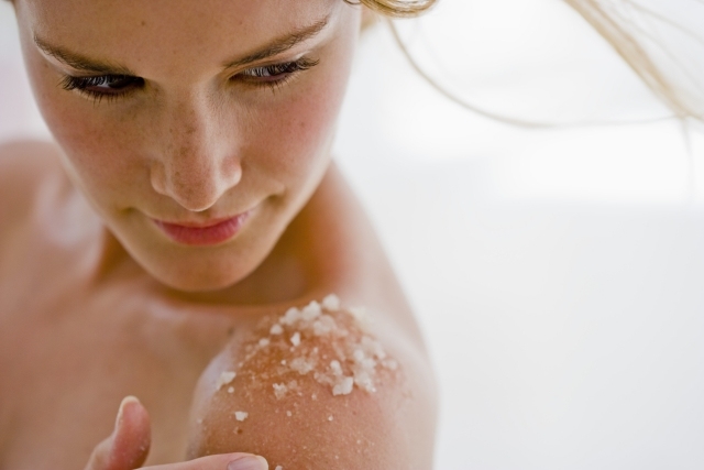 Tipps-Hautpflege-Sommer-Hautpeeling