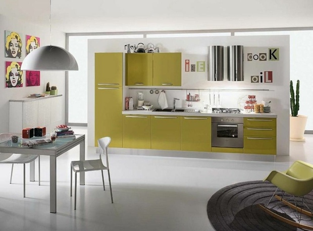 heller-Boden-Esstisch-Küchenmöbel-grüne-Schränke