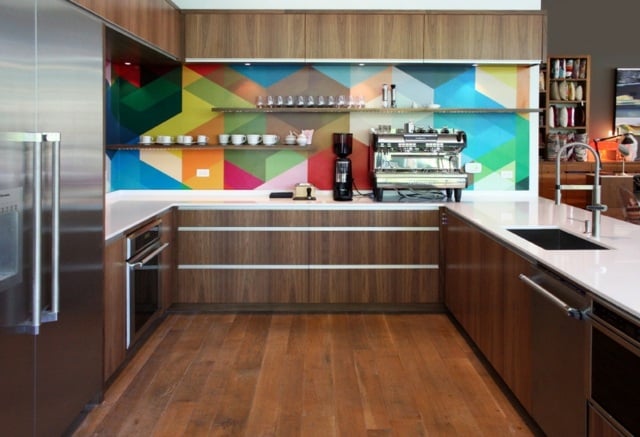 Küchenrückwand bunt streichen geometrische Muster Farbe bunt