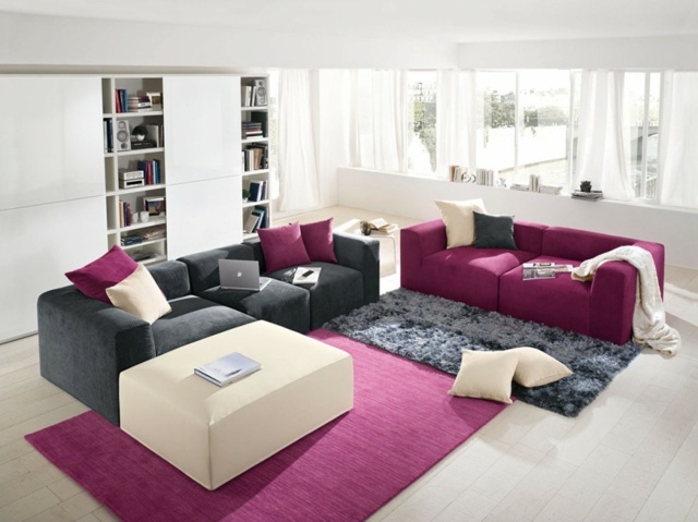 Violett-Teppich-zweiteiliges-Sofa-länglich-Sitzbereich
