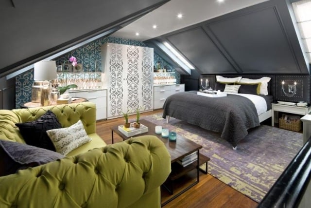 Luxus-Schlafzimmer-mit-geneigtem-Dach-Einrichtungsideen-Wohntextilien-moderne-Muster