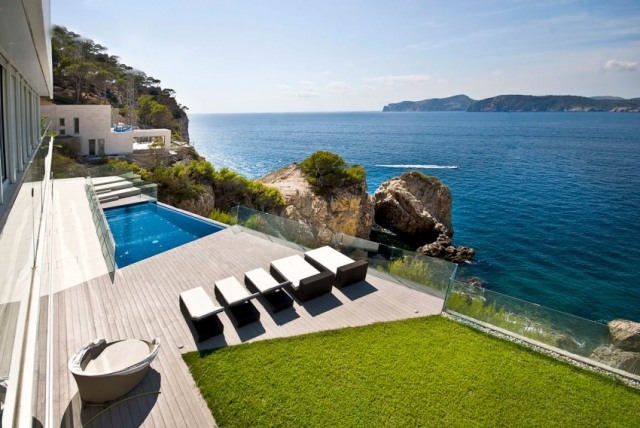 Luxus Villa felsige Umgebung auf Mallorca-infinity pool-terrassenholz fußboden