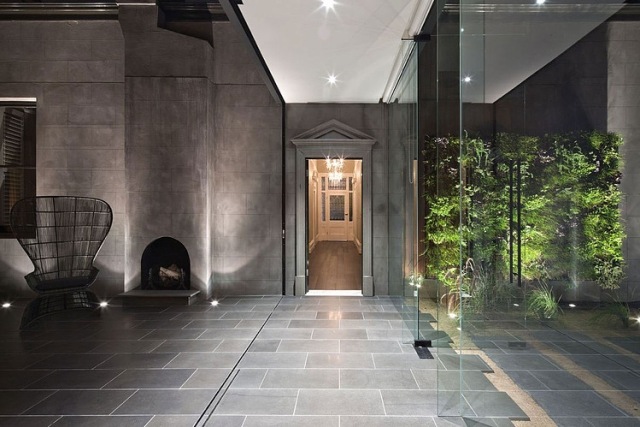 Moderne-Residenz-Eingangsbereich-Indoor-Garten-kooyong-verflieste-wände