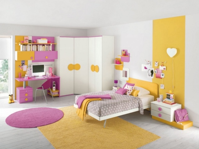 Mädchenzimmer-für-Teenager-Gelb-Rosa-Farbschema-Teppiche-Rund-rechteckig