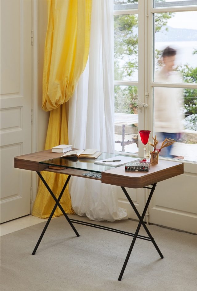 Möbel-Design-für-kleine-Räume-Schreibtisch-Cosimo-aus-Holz-Furnier