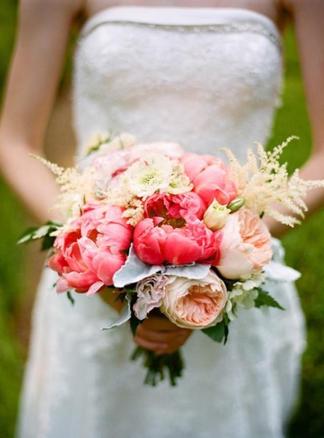 Pfingstrosen-pink-Blumenstrauß-Schmuck-Sommerlich-Hochzeit-Accessoires-Trends