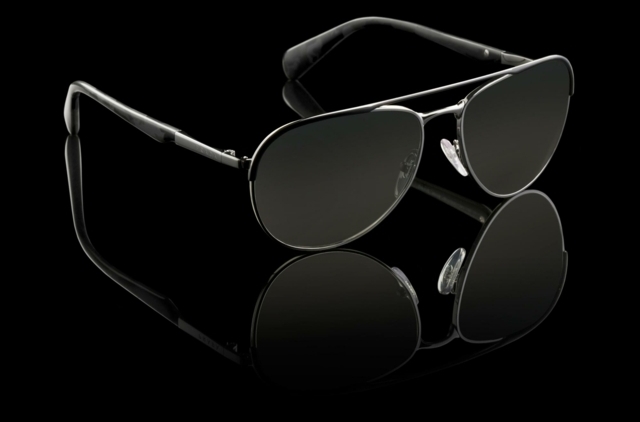 Modelle schwarz getönte Gläser Brillenbügeln Kunststoff Aluminium