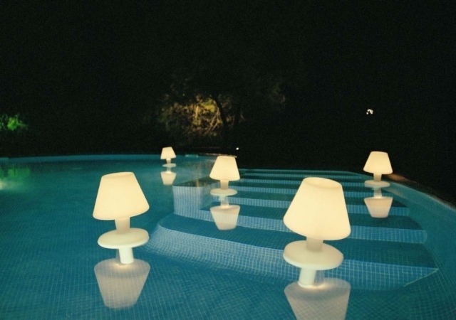 Pool-Beleuchtung-Ideen-schwebende-Led-Leuchtmittel-Tischlampen-Form