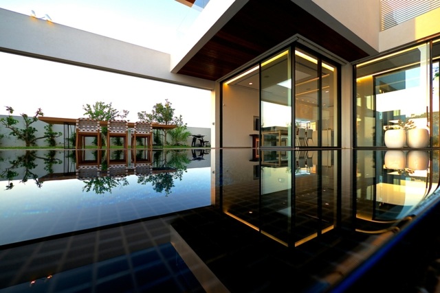 Glas Fahrstuhl Pool vorne Luxus Villa Immobilien