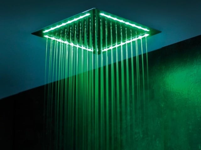 Regendusche-Wand-LED-Beleuchtung-integriert-grüne-Farbe-modern