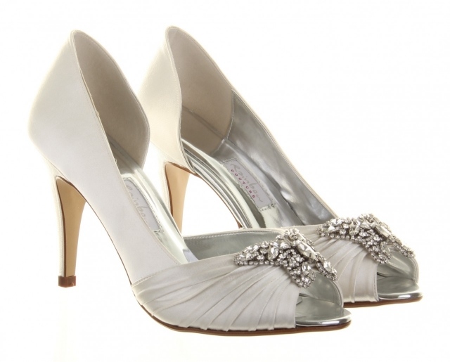 Satin Schuhe Hochzeit Mode seitlich geschnitten-Perlen Verzierungen