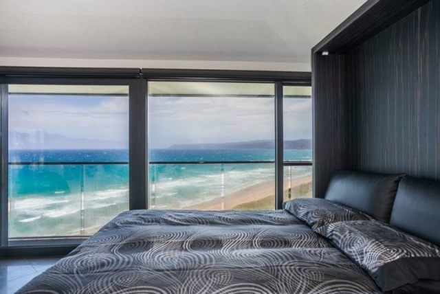Schlafzimmer-mit-Ozeanblick-modernes-Ferienhaus-Australien