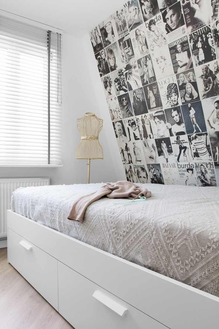 Schlafzimmergestaltung mit Dachschräge einzelbett-bettkasten-fotowand-mode