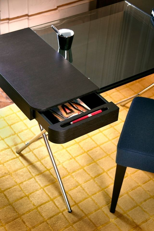 Schreibtisch-mit-Schubladen-aus-Holzwerkstoff-COSIMO-WENGÈ-Eiche-Adentro