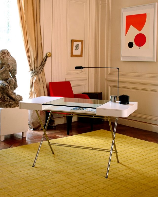 Schreibtisch-mit-schubladen-Platte-aus-gehärtetem-Glas-verchromte-Beine-Metall