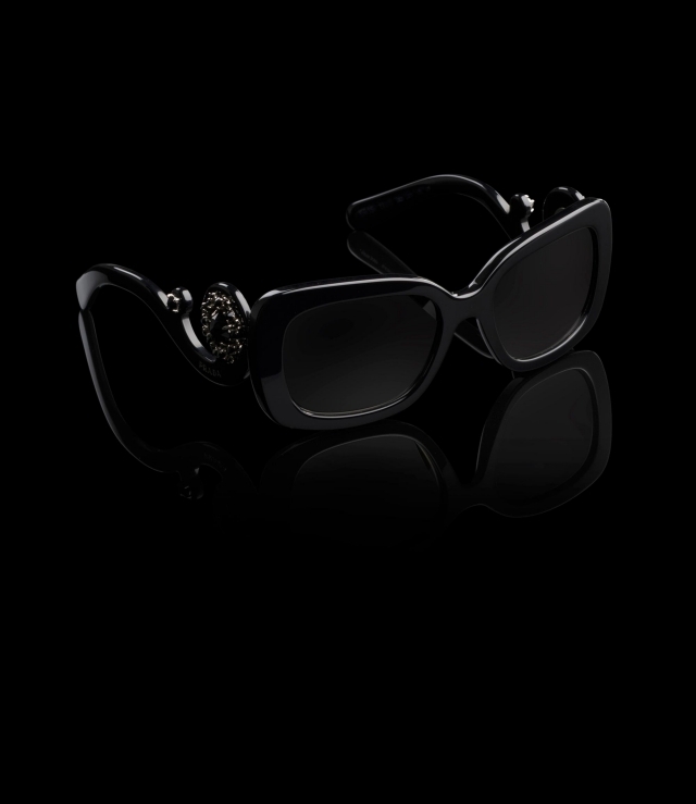 Sonnenbrillen-Stylevarianten-geschwungene-Brillenbügel-prada