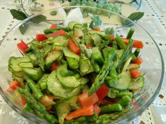 Spargel-Salat-Gemüseschale
