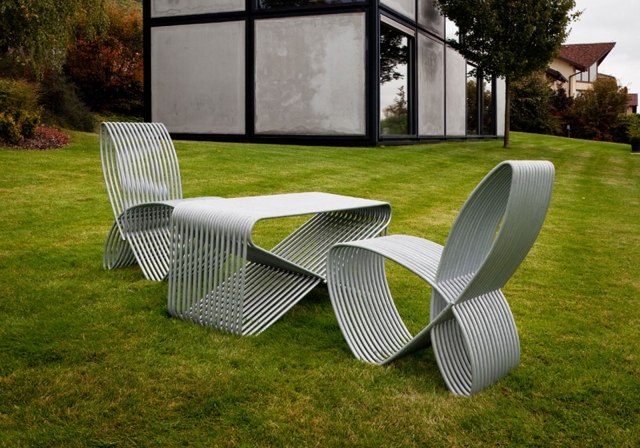 Stahlrohr-Möbel-Design-weiche-Formen-elegantes-Design