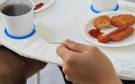 Tisch essen trinken Teller Tassen Essplatz gestalten Ideen Geschirr